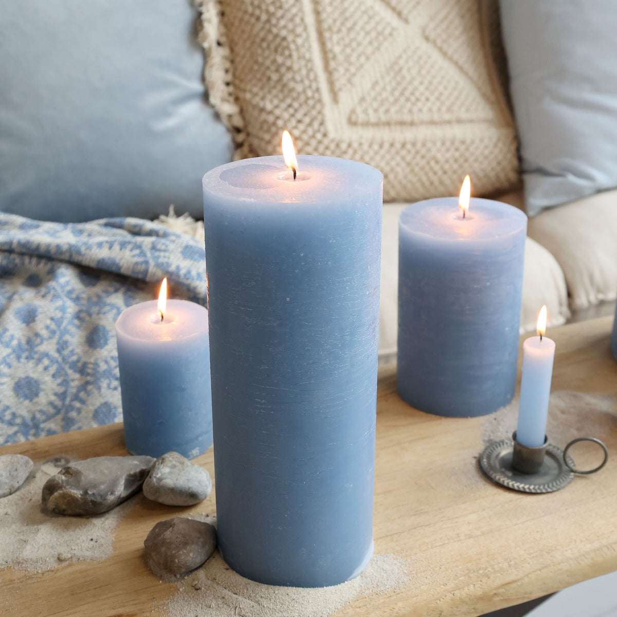 Stumpenkerze Macon Sky Blue, 25 cm, 150 Std. Brenndauer