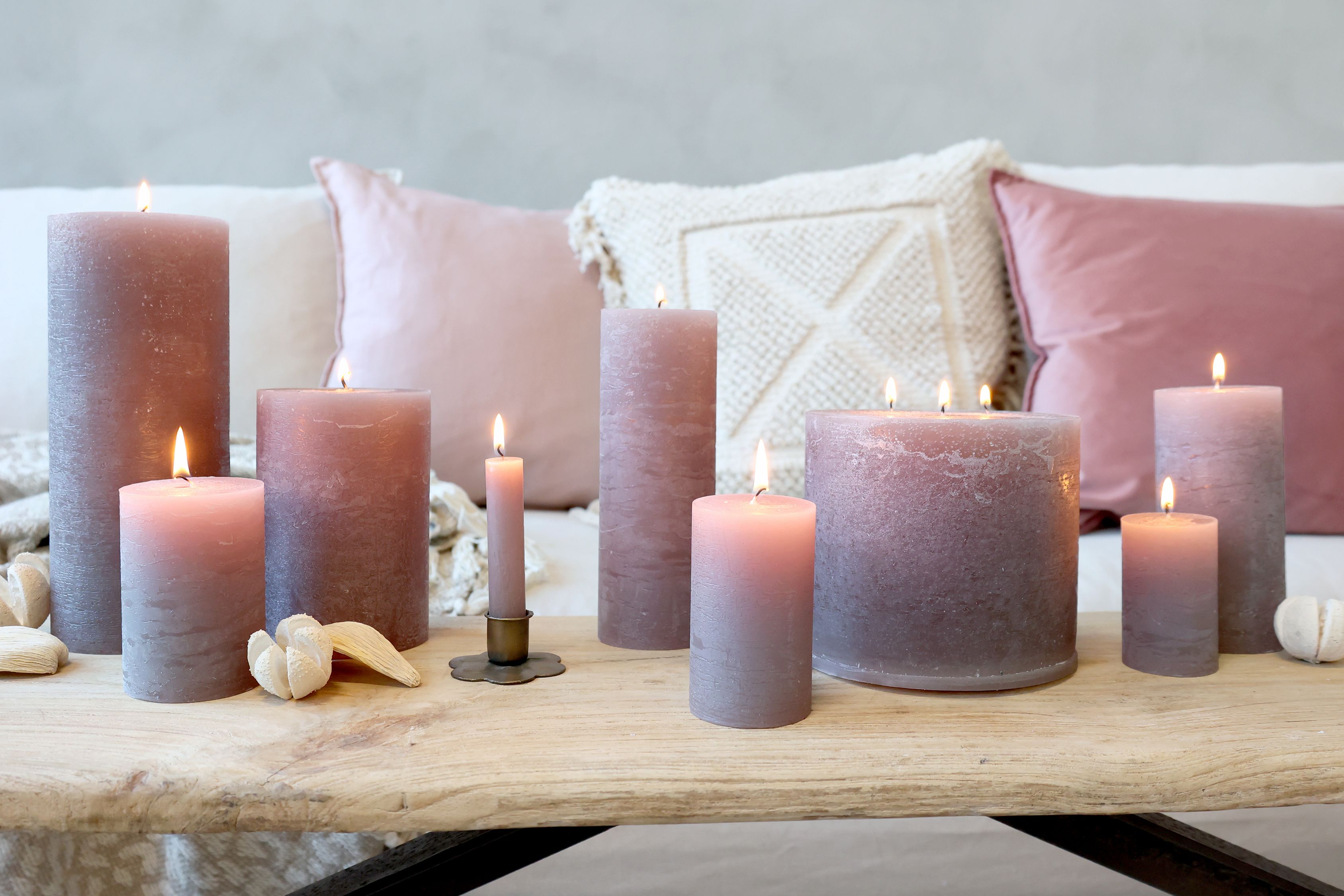 Stumpenkerze Macon in Taupe, 10 cm hoch