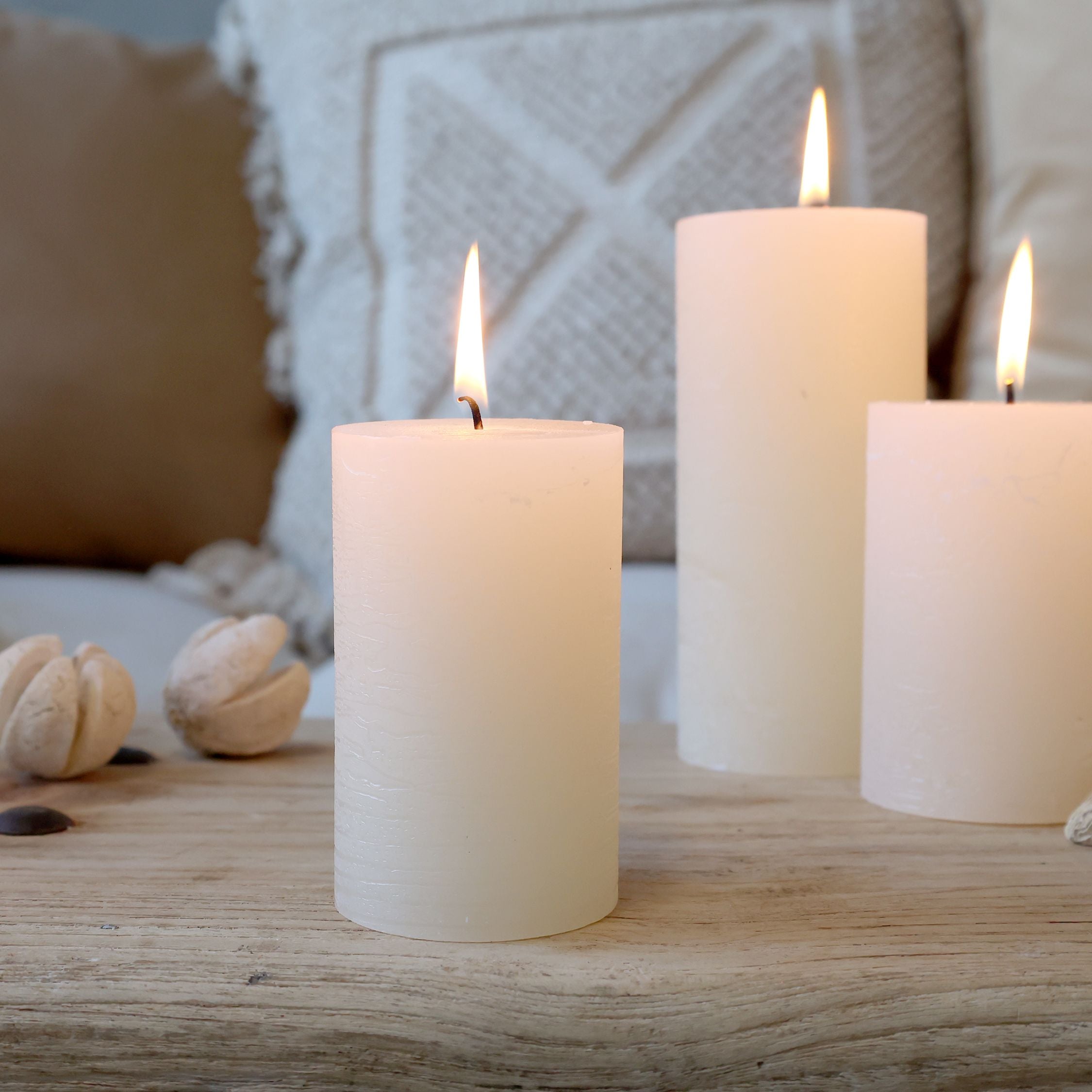 Stumpenkerze Macon in Creme, 10 cm hoch, 6 cm Durchmesser