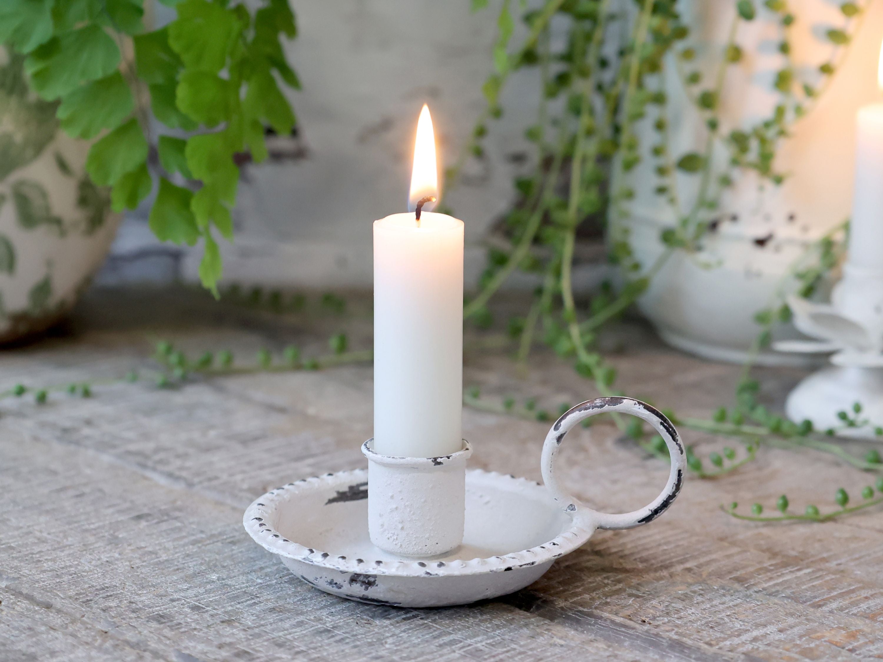 Kammerleuchter mit Perlkante aus Eisen, antique creme