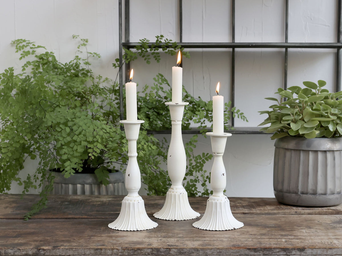 Kerzenständer aus Eisen in Antique Creme, 23,5 cm hoch