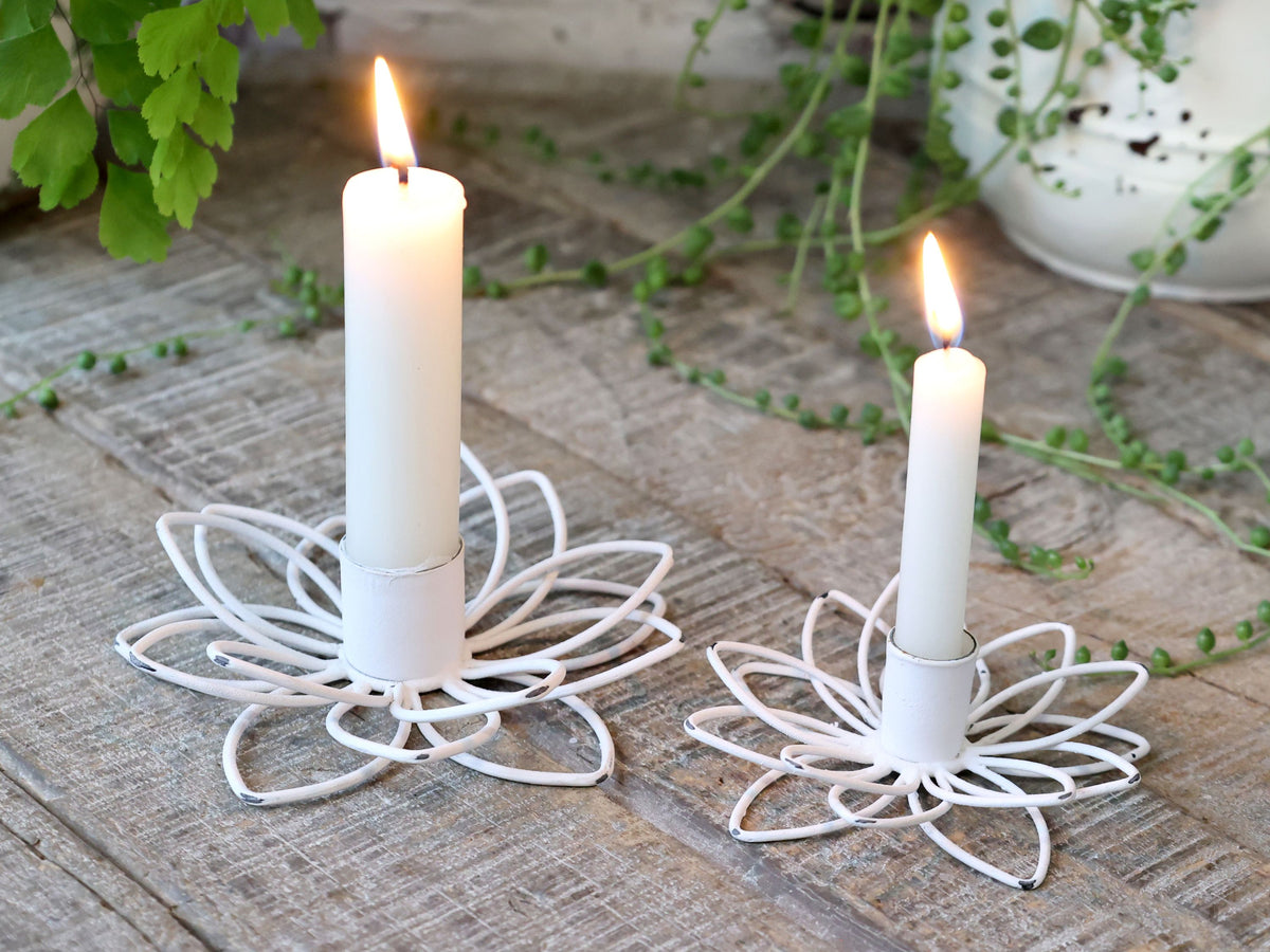 Kerzenständer für Stabkerzen, Blume, Eisen, Antikweiß
