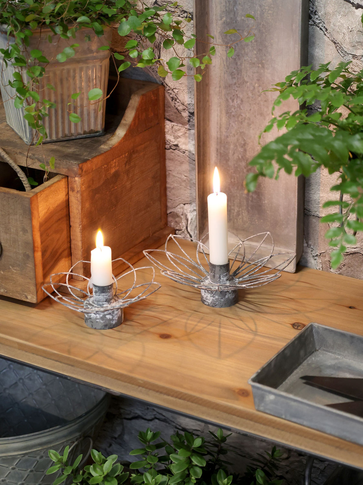 Kerzenständer Blume aus Eisen, antik Zink, Höhe 7 cm