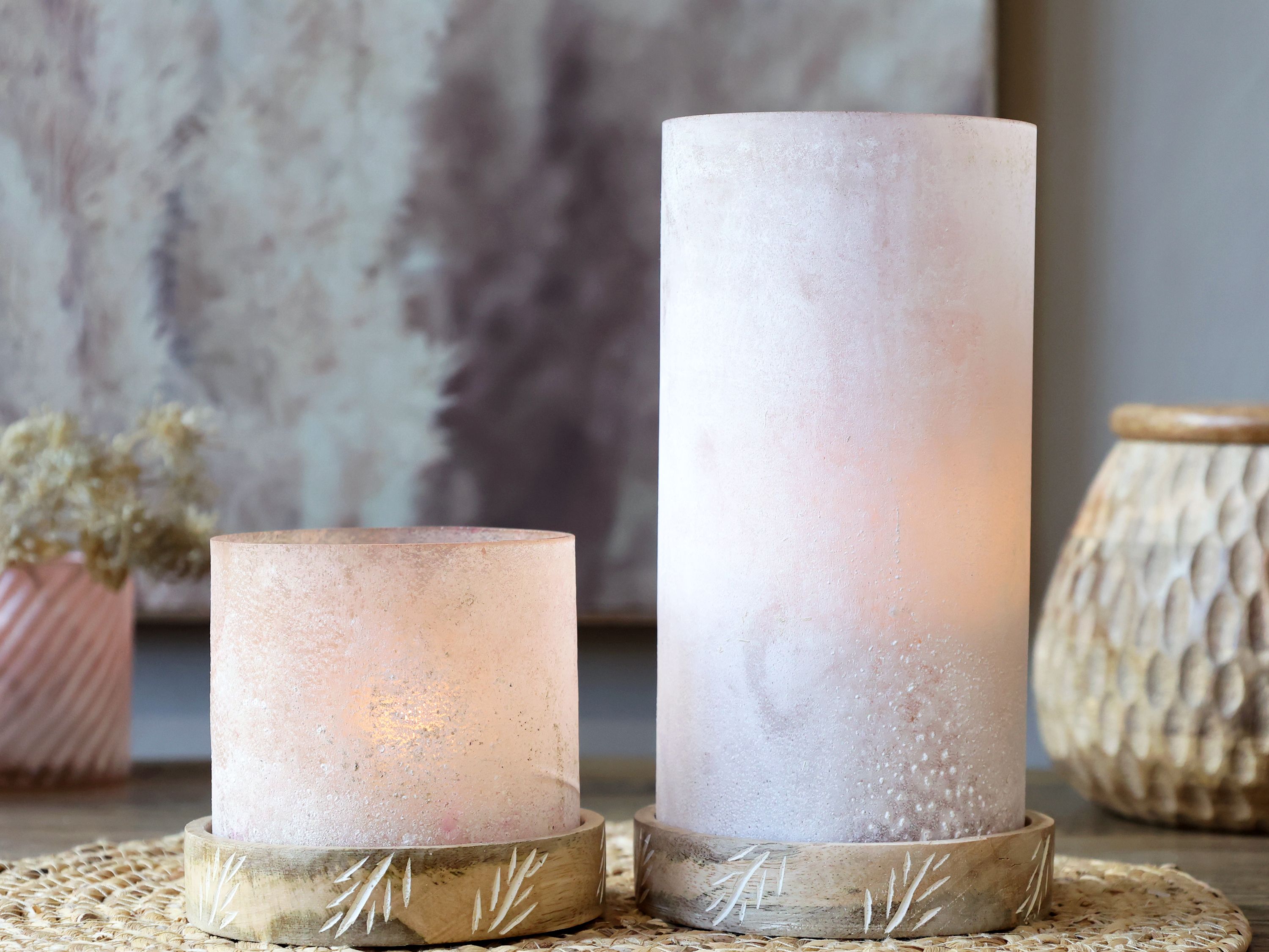 Windlicht aus Glas mit Holz-Sockel, antik rosa, 22 cm