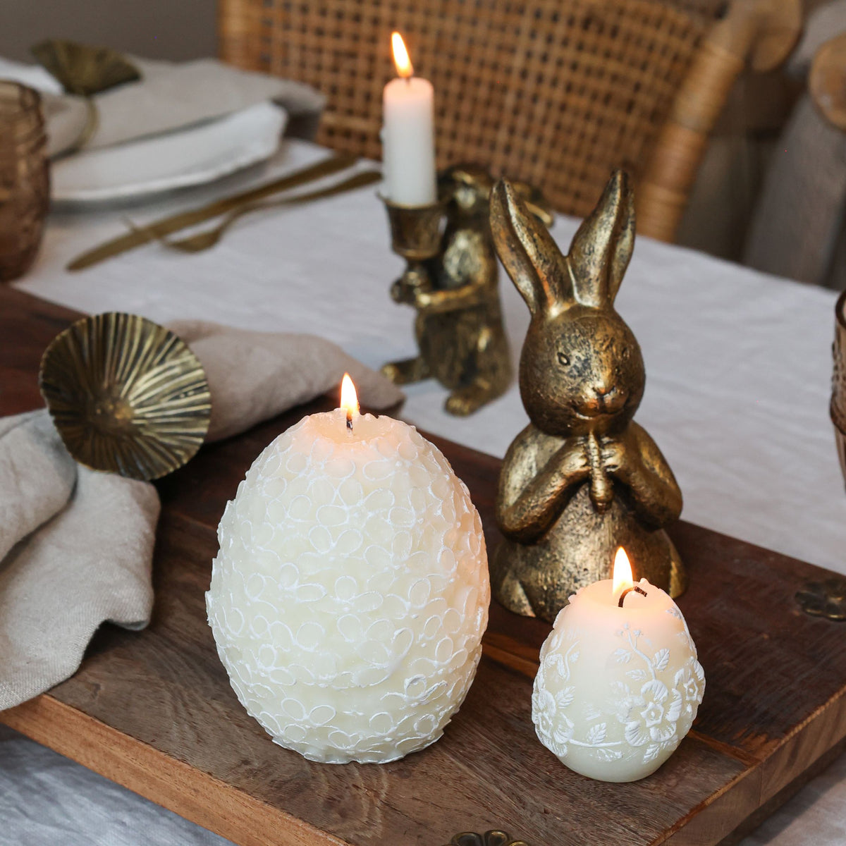 Stumpenkerze mit Blumenmuster, 7 cm hoch, off white