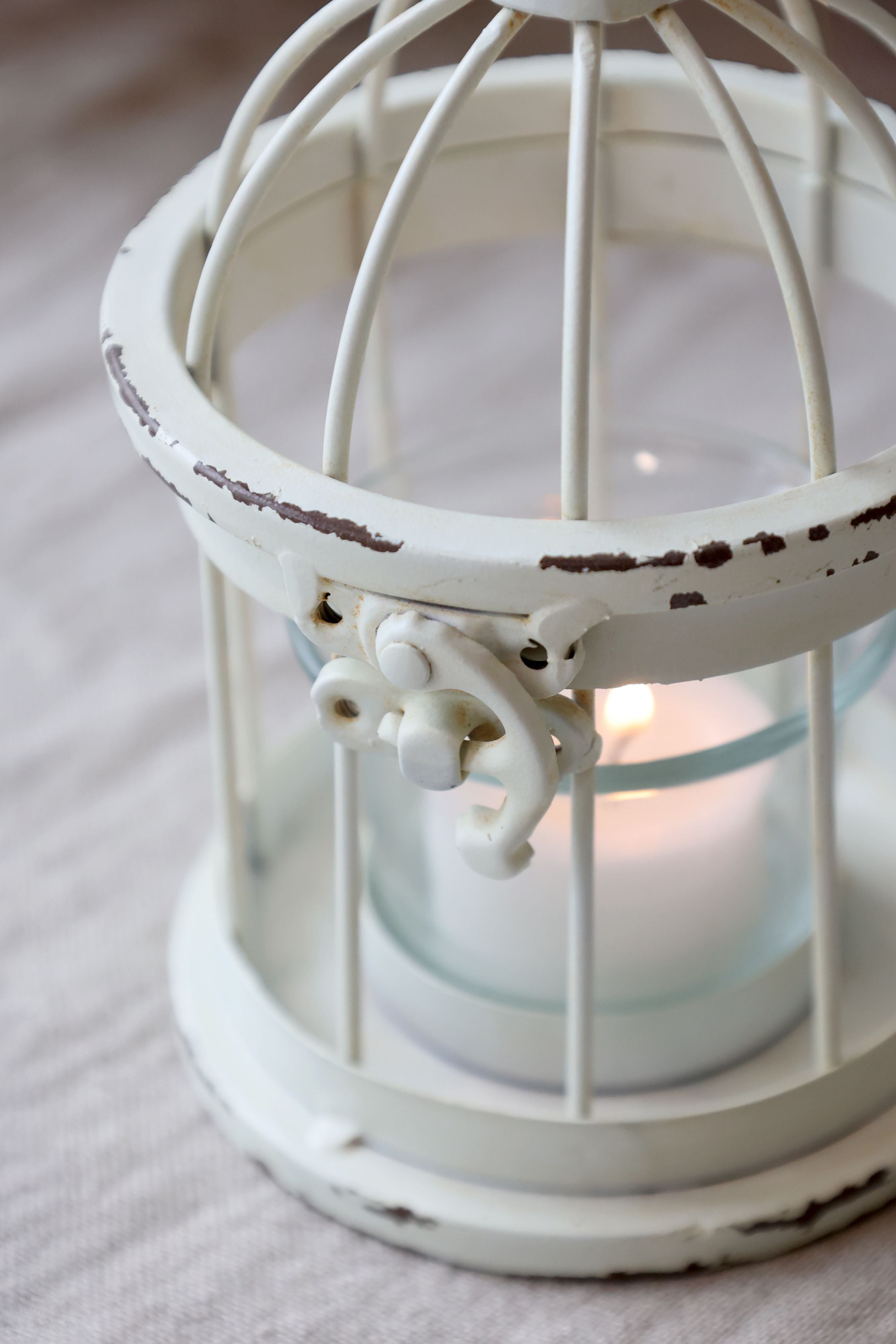Teelichthalter aus Eisen, 18,5 cm hoch, antique creme