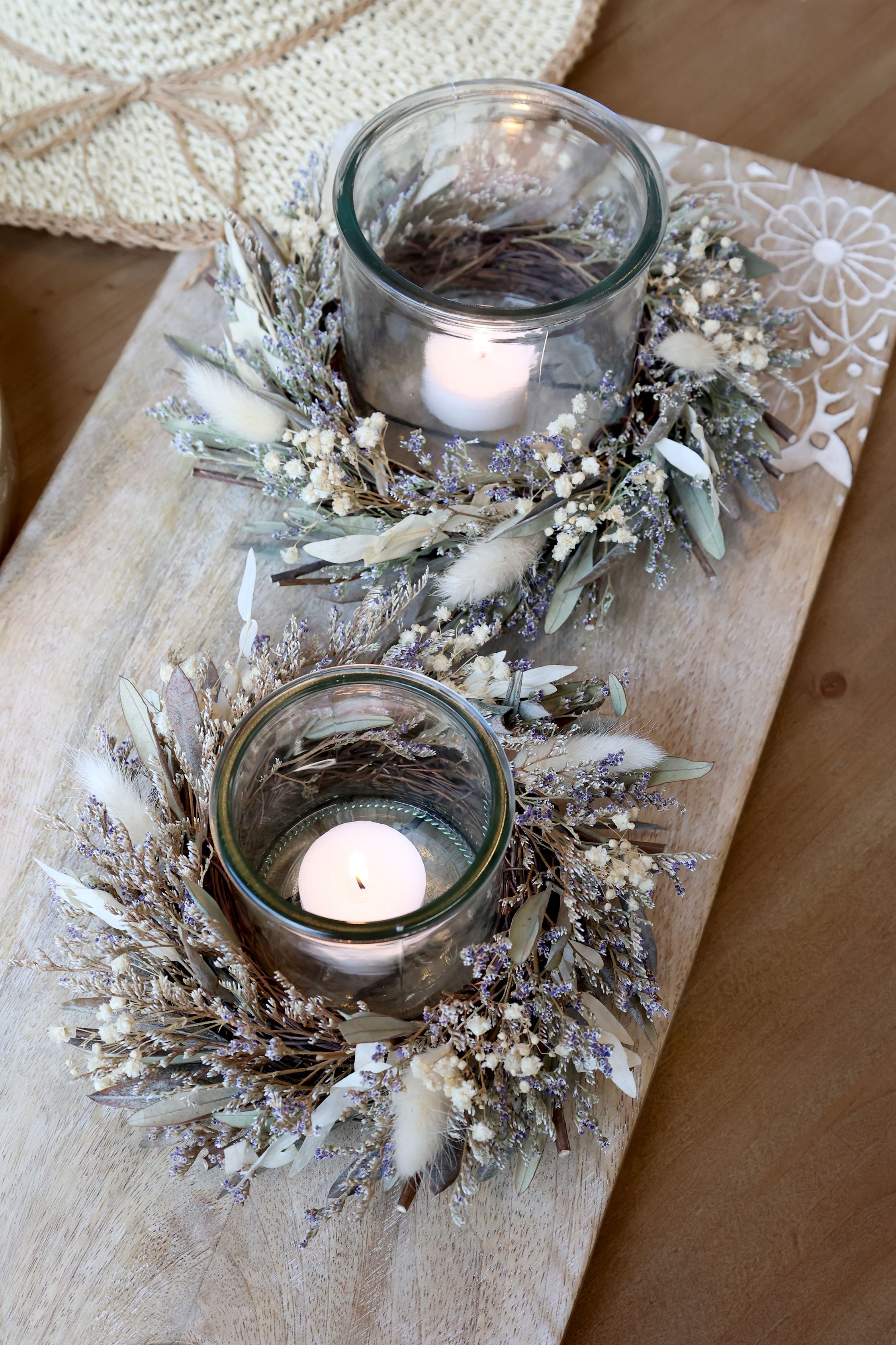 Windlicht aus Glas mit Blumenkranz, 18 cm Durchmesser