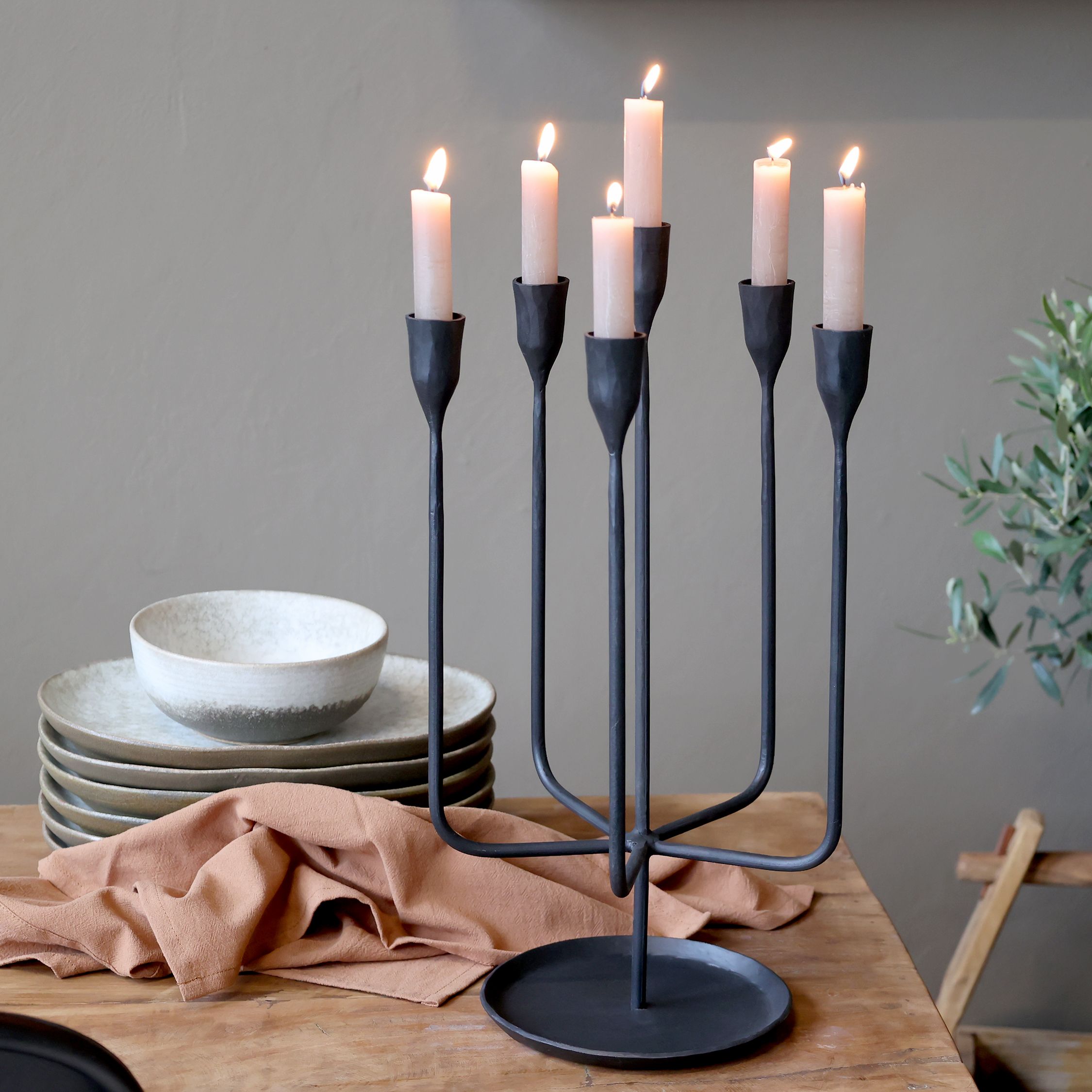 Kerzenständer mit 6 Fächern, antik schwarz, 45 cm hoch