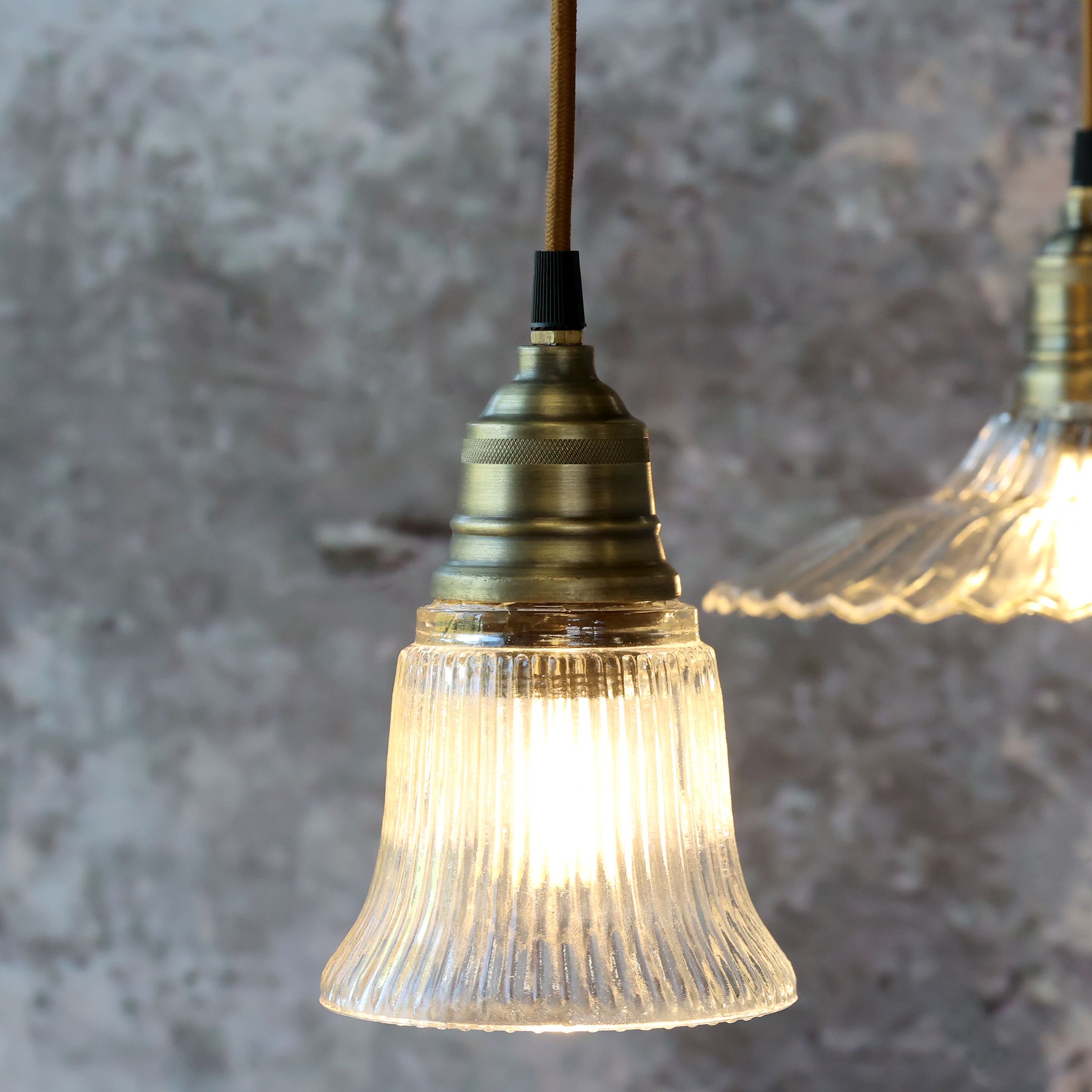 Lampe mit Messingoberfläche, Glas, E27, 17 cm hoch