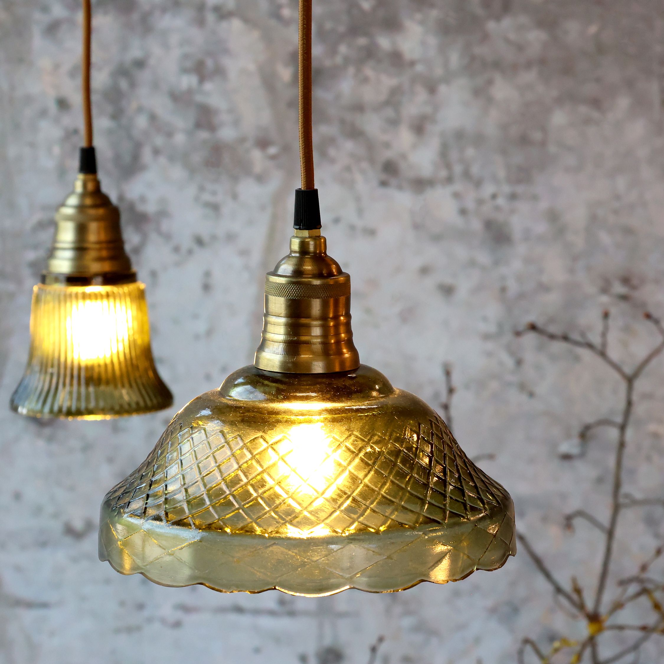 Lampe mit Messingoberfläche – oliv, 18 cm hoch