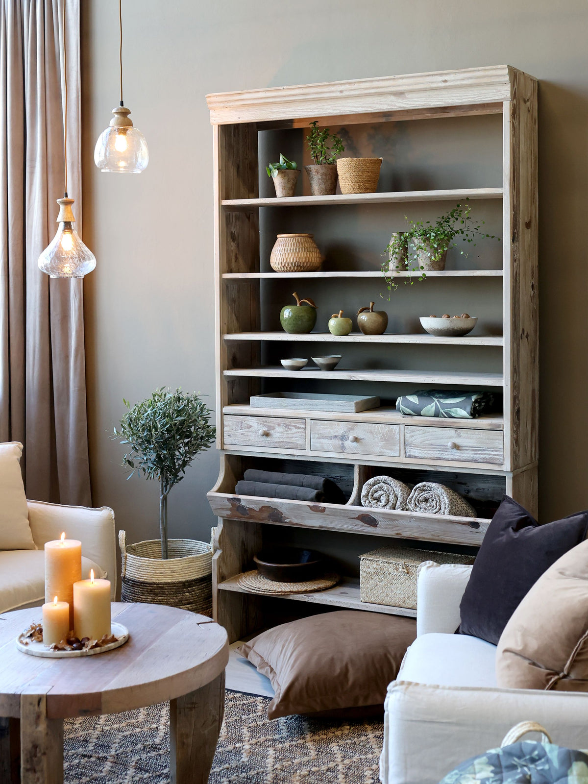 Lampe mit Holzzierhülse aus Glas und Mangoholz, 31 cm hoch