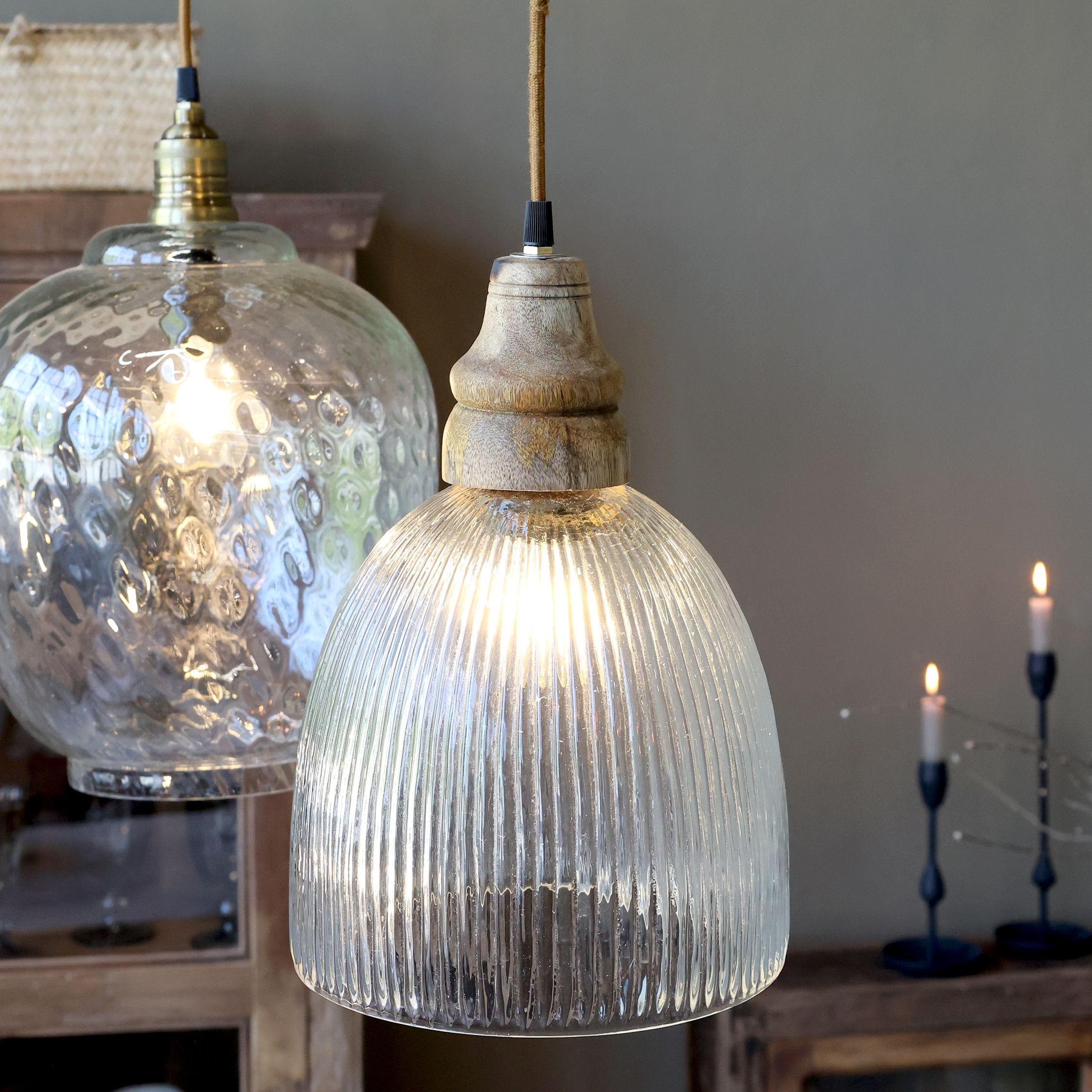 Lampe mit Holzzierhülse, 33 cm hoch, klar