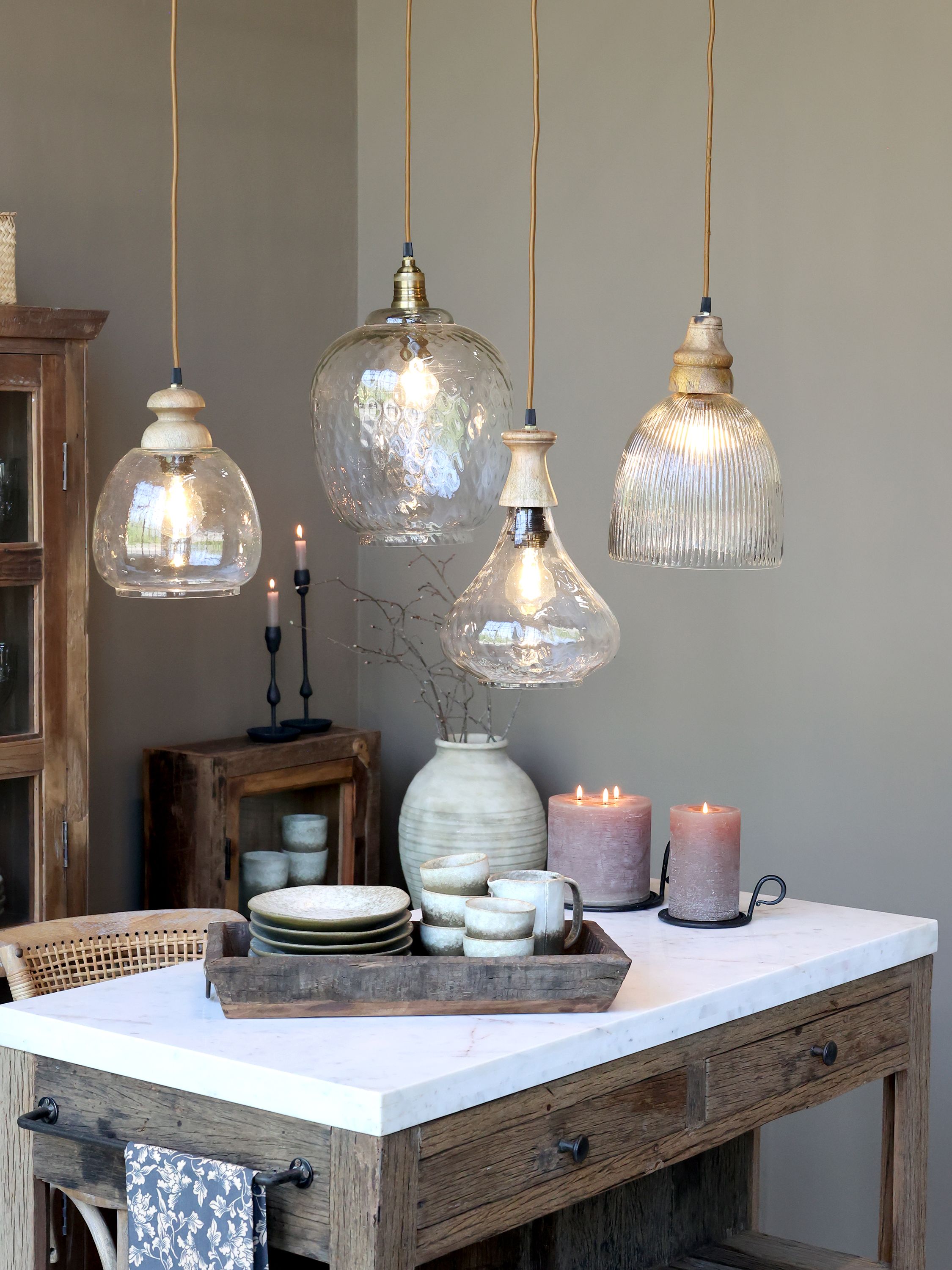 Lampe mit Holzzierhülse, 33 cm hoch, klar