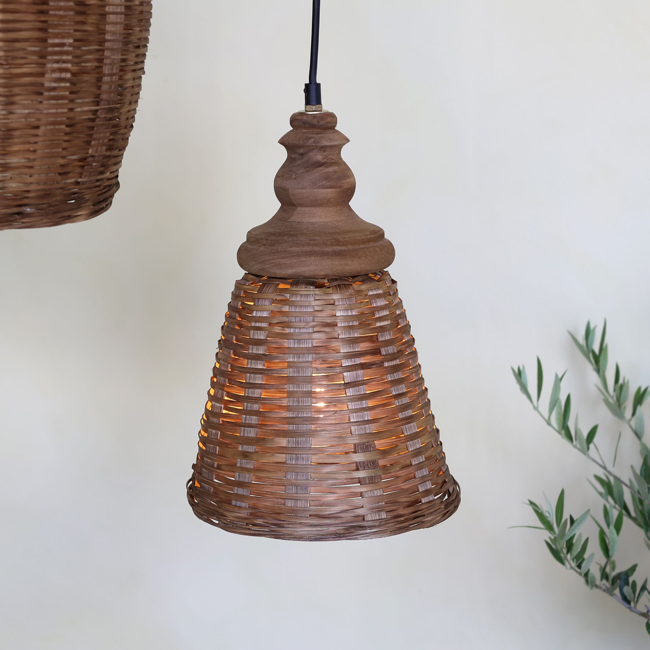 Lampe aus Rattangeflecht mit E27-Fassung, natur