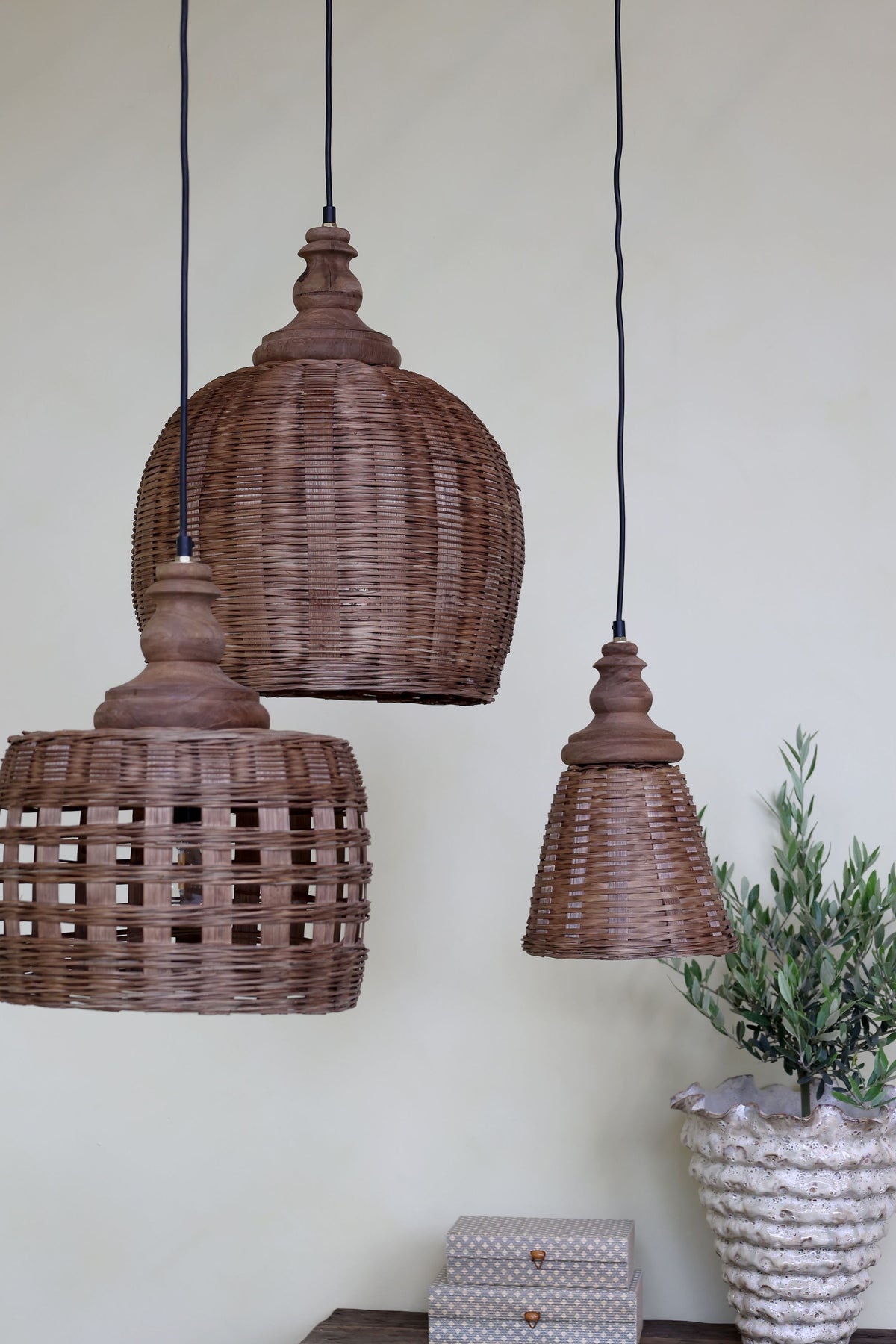 Lampe aus Rattangeflecht mit E27-Fassung, natur