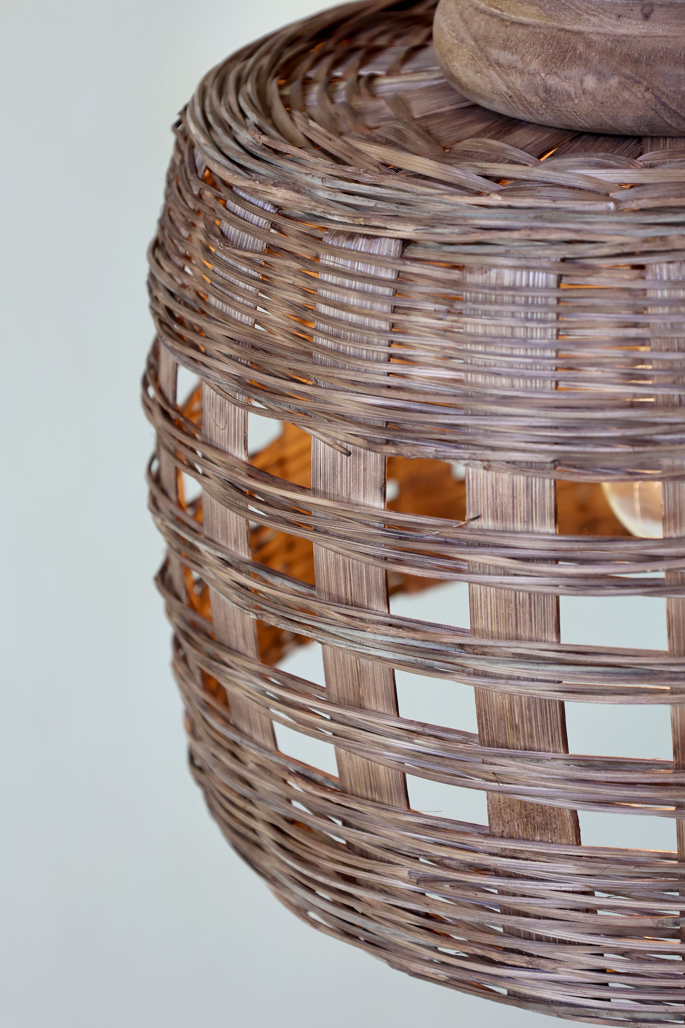 Lampe aus Rattangeflecht mit E27-Fassung, natur