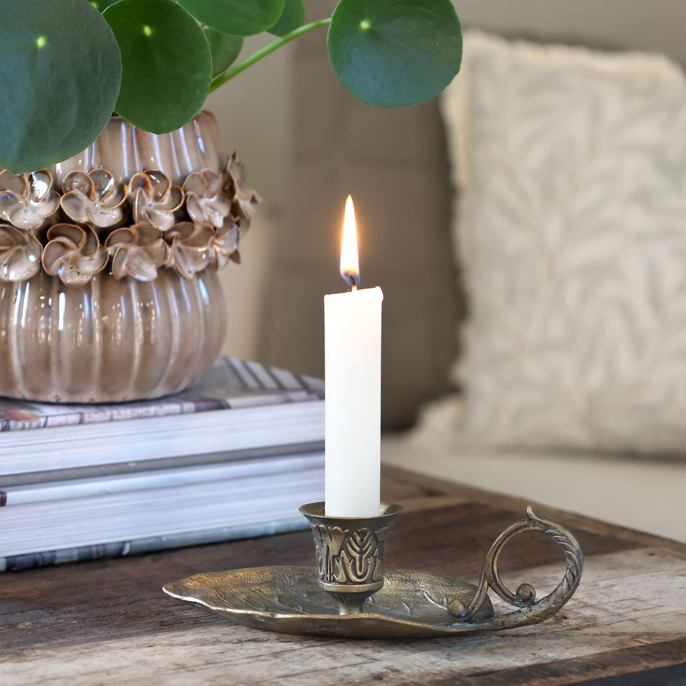 Kammerleuchter mit Blatt in Antique Messing