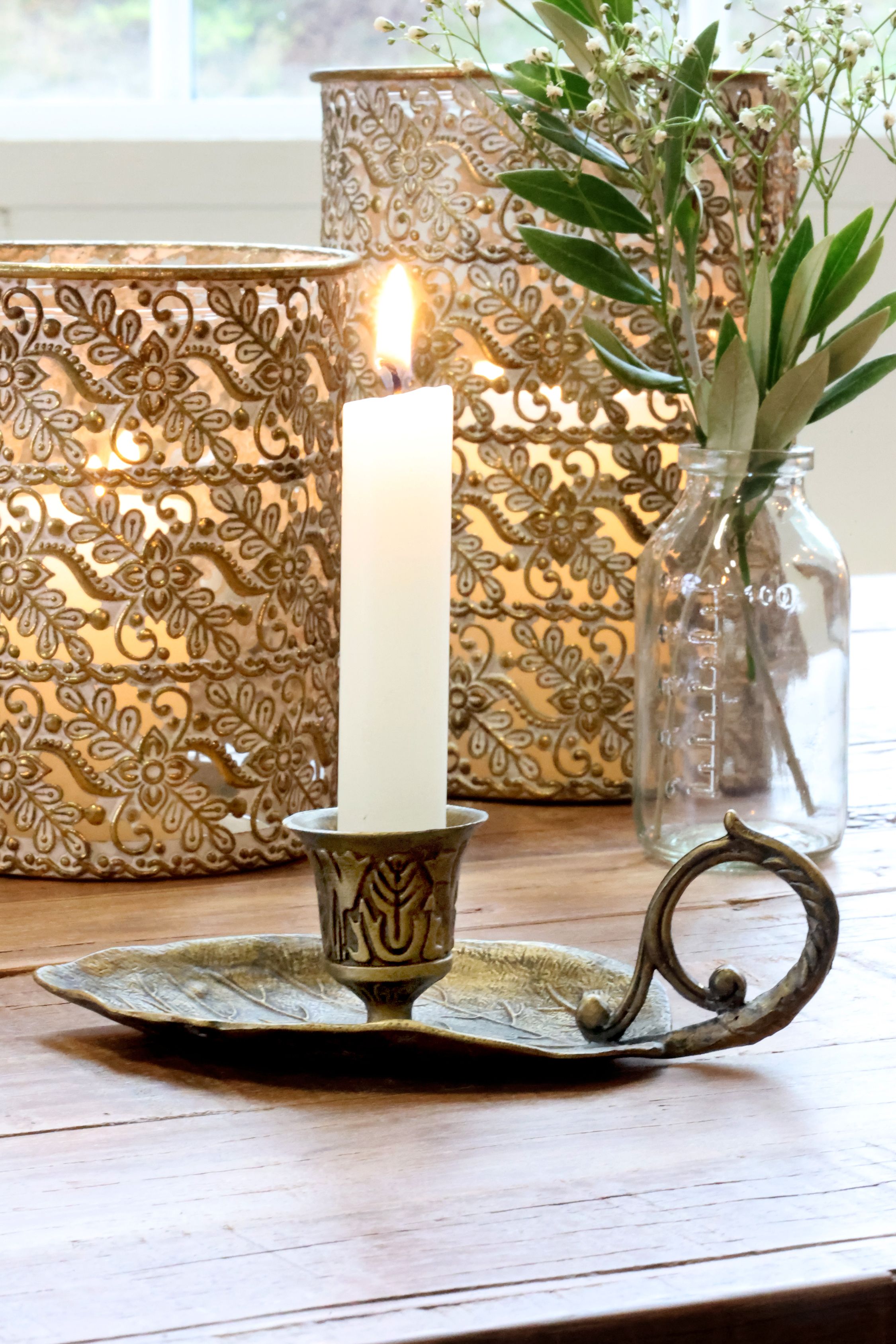 Kammerleuchter mit Blatt in Antique Messing