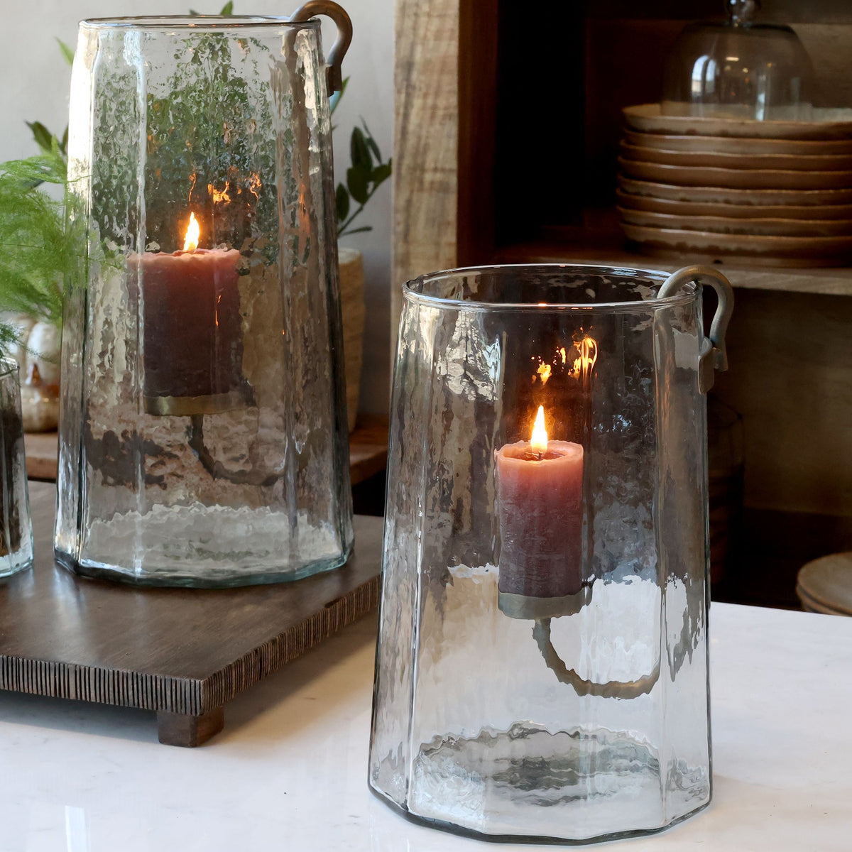 Windlicht aus Glas, 29 cm hoch, mit Messing-Kerzenhalter
