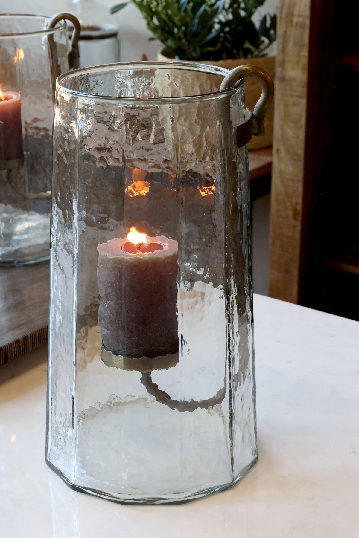 Windlicht aus Glas, 29 cm hoch, mit Messing-Kerzenhalter