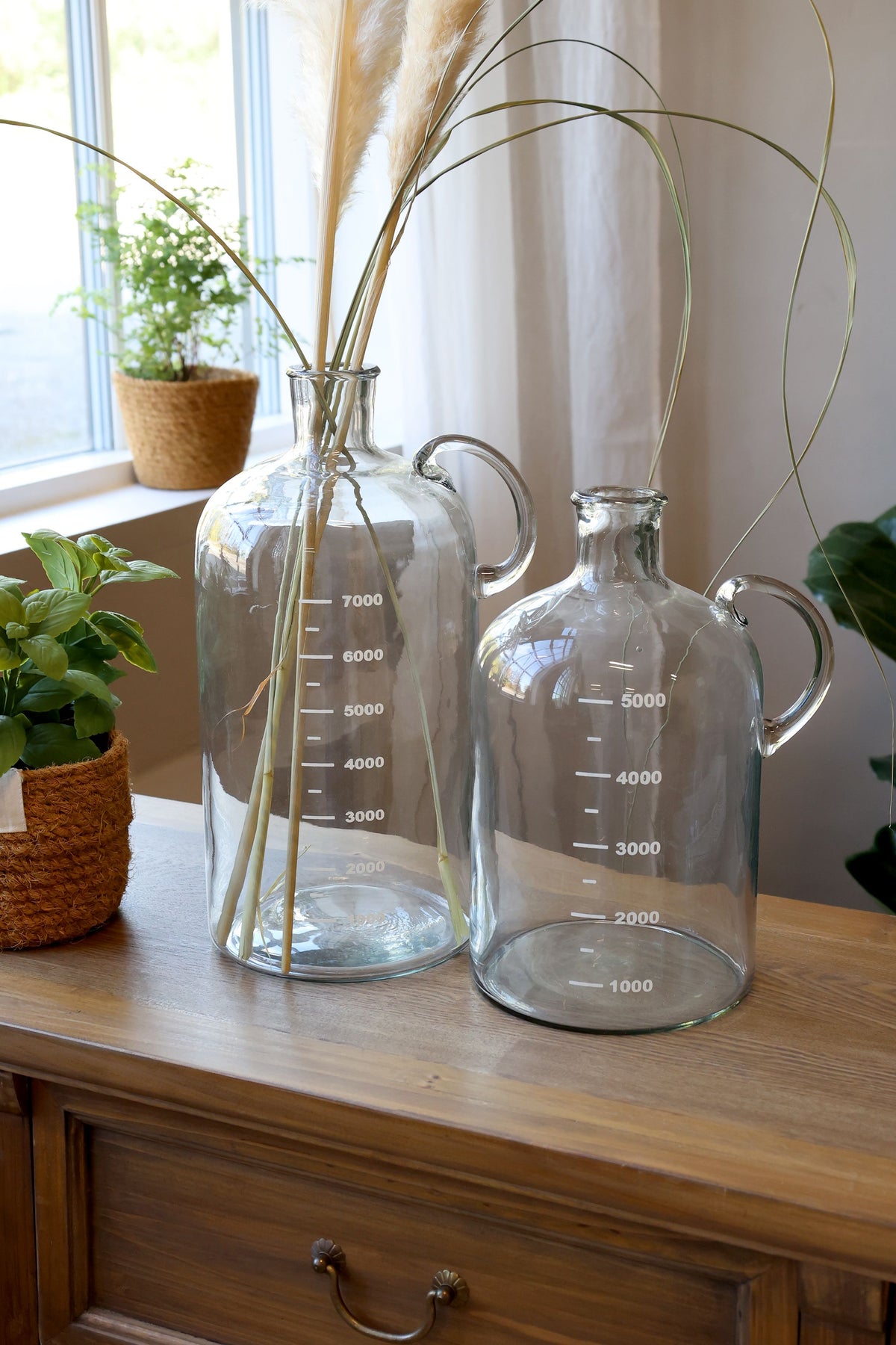 Dekorative Glasflasche als Vase, 32 cm hoch