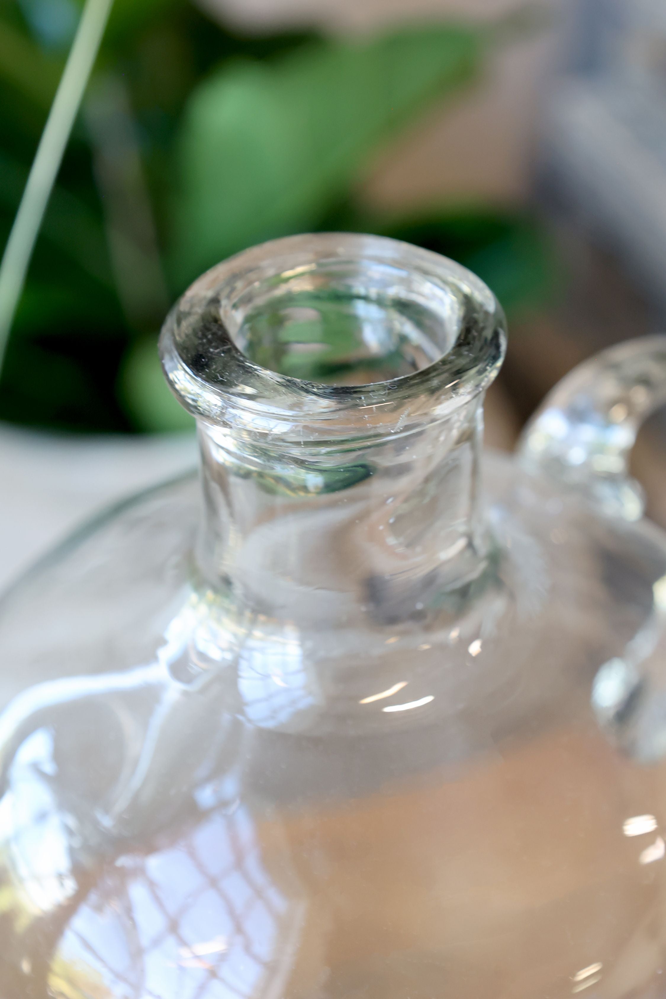 Vase aus Glas mit Messanzeige, 38 cm hoch