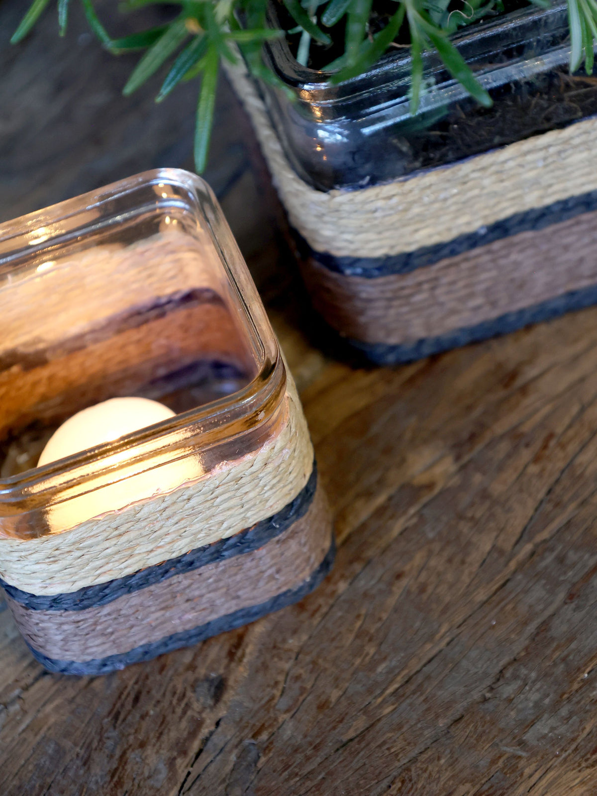 Windlicht aus Glas mit geflochtener Papierkordel, 7,5 cm