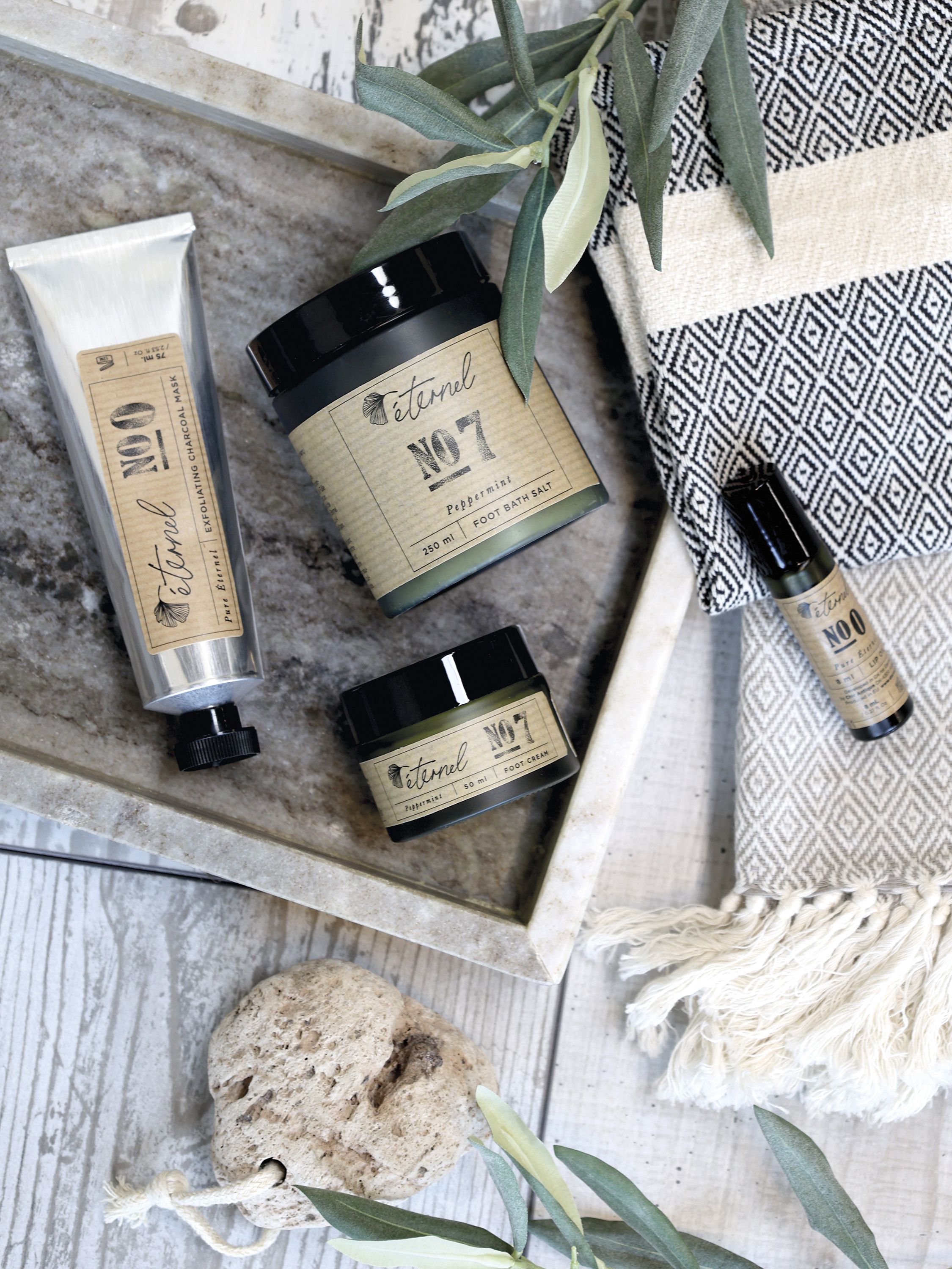 Éternel Holzkohlen-Peeling 75 ml