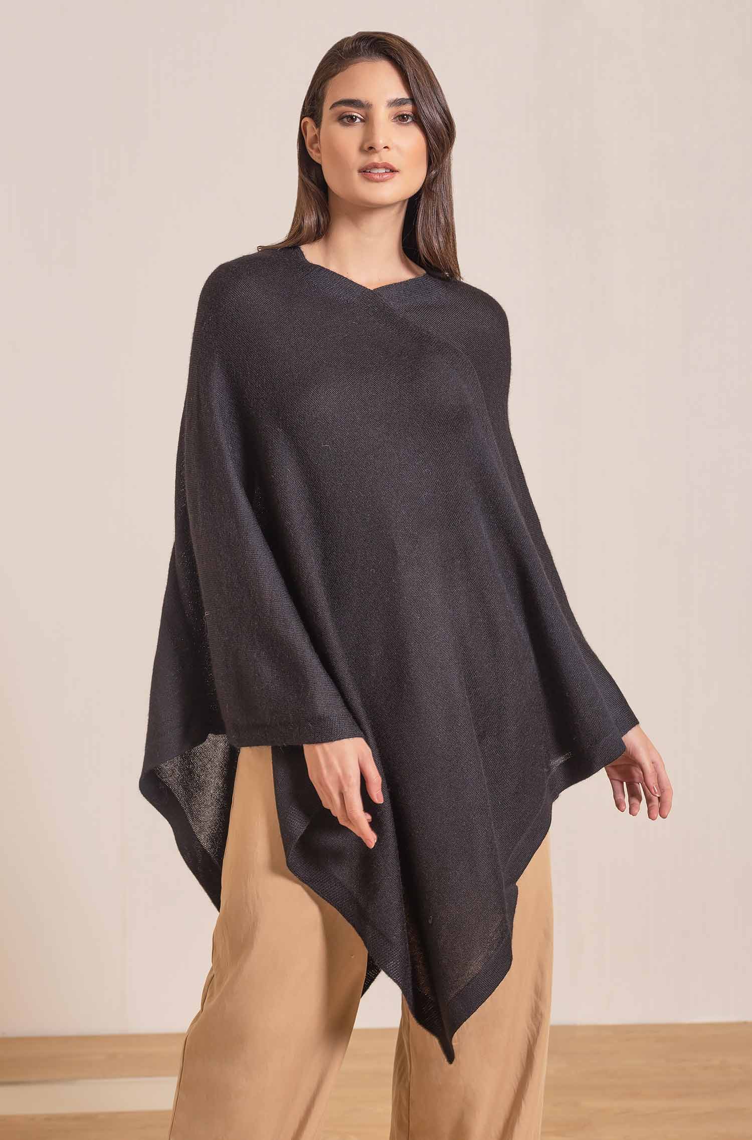 Alpaca basic knitted poncho ALMENDRA KUNA Essentials