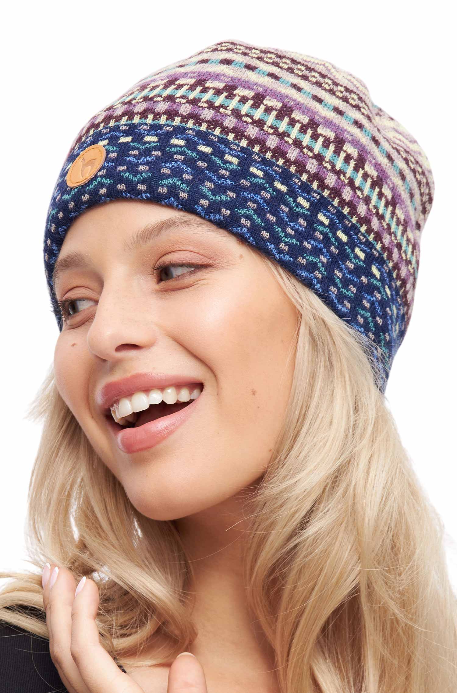 Alpaka Bommel-Mütze DILAYA aus 100% Baby Alpaka