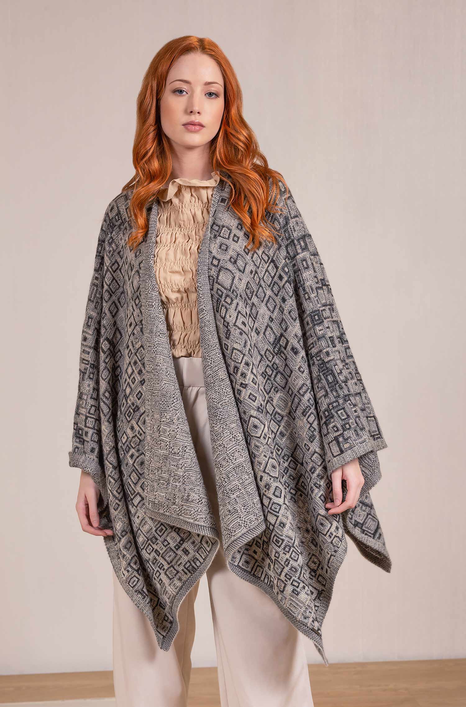 Alpaca Cape VERDI made from 100% baby alpaca