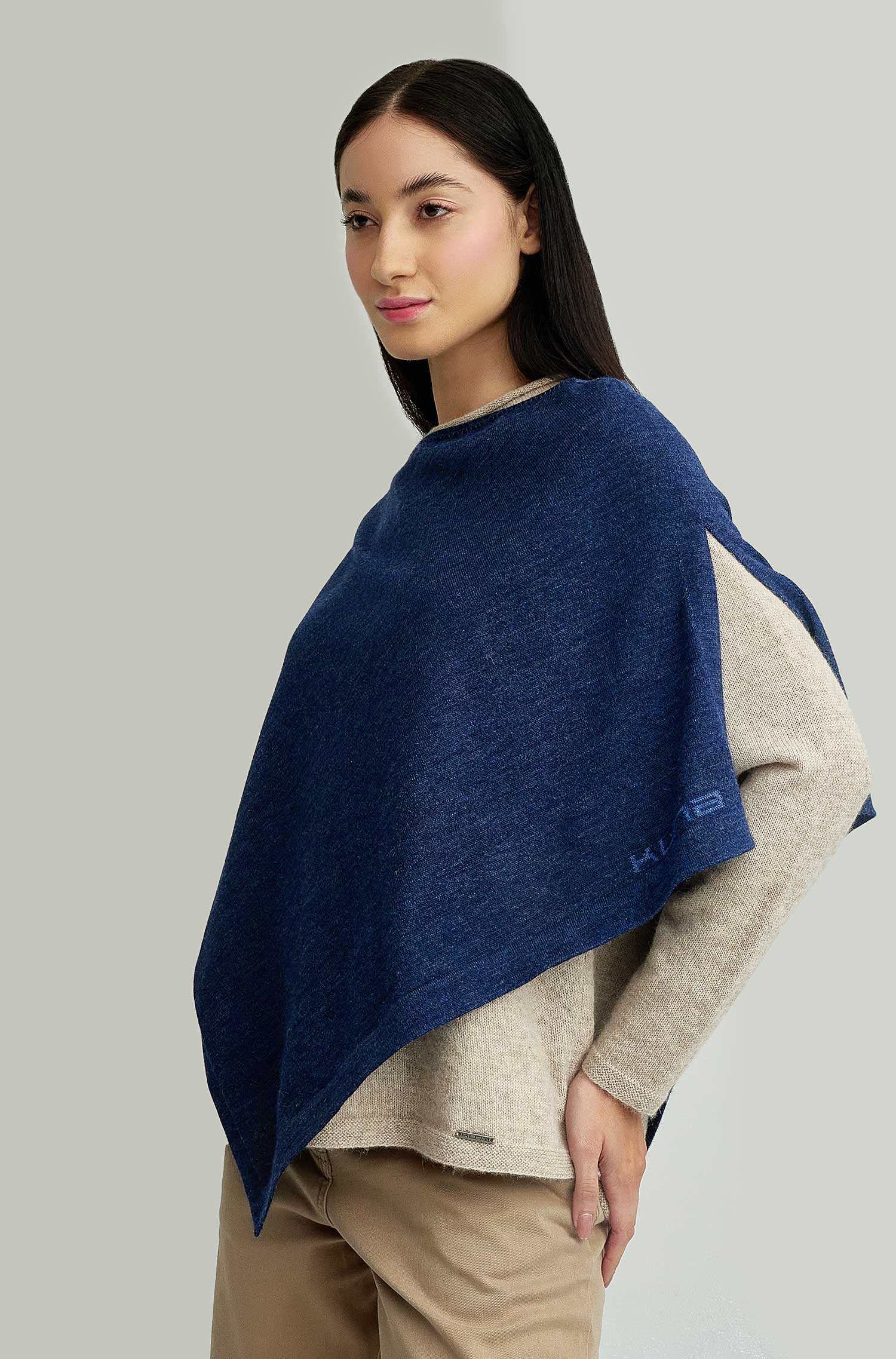 Alpaca poncho YURA made of baby alpaca &amp; silk