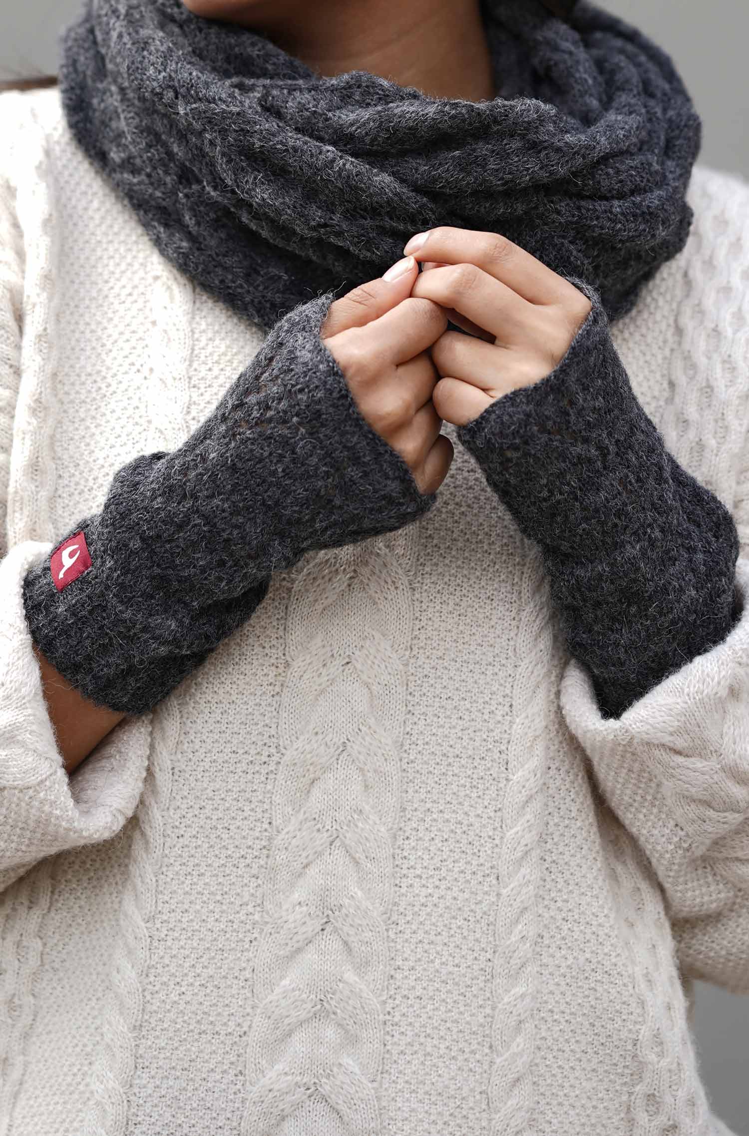 Alpaca wrist warmers HADIA made of 55% baby alpaca &amp; 26% merino
