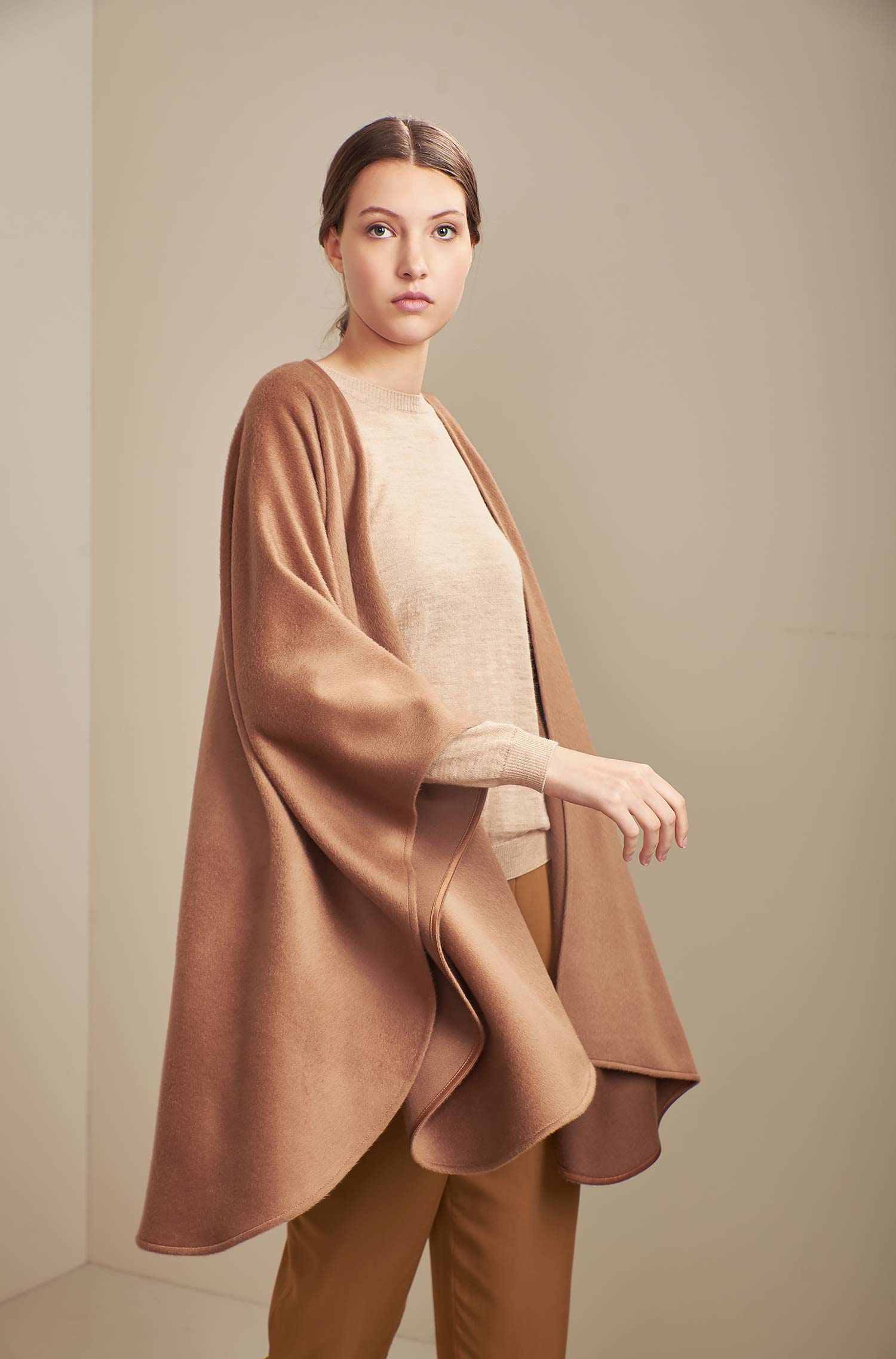 Exclusive Cape GIL made of Baby Suri Alpaca and Wool by Kuna Essentials