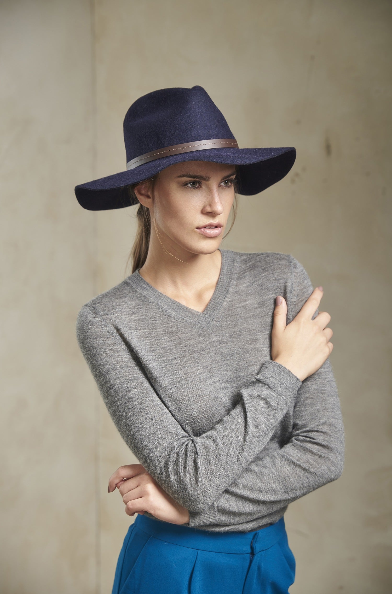 Felt hat SADE with leather strap made of alpaca felt by KUNA