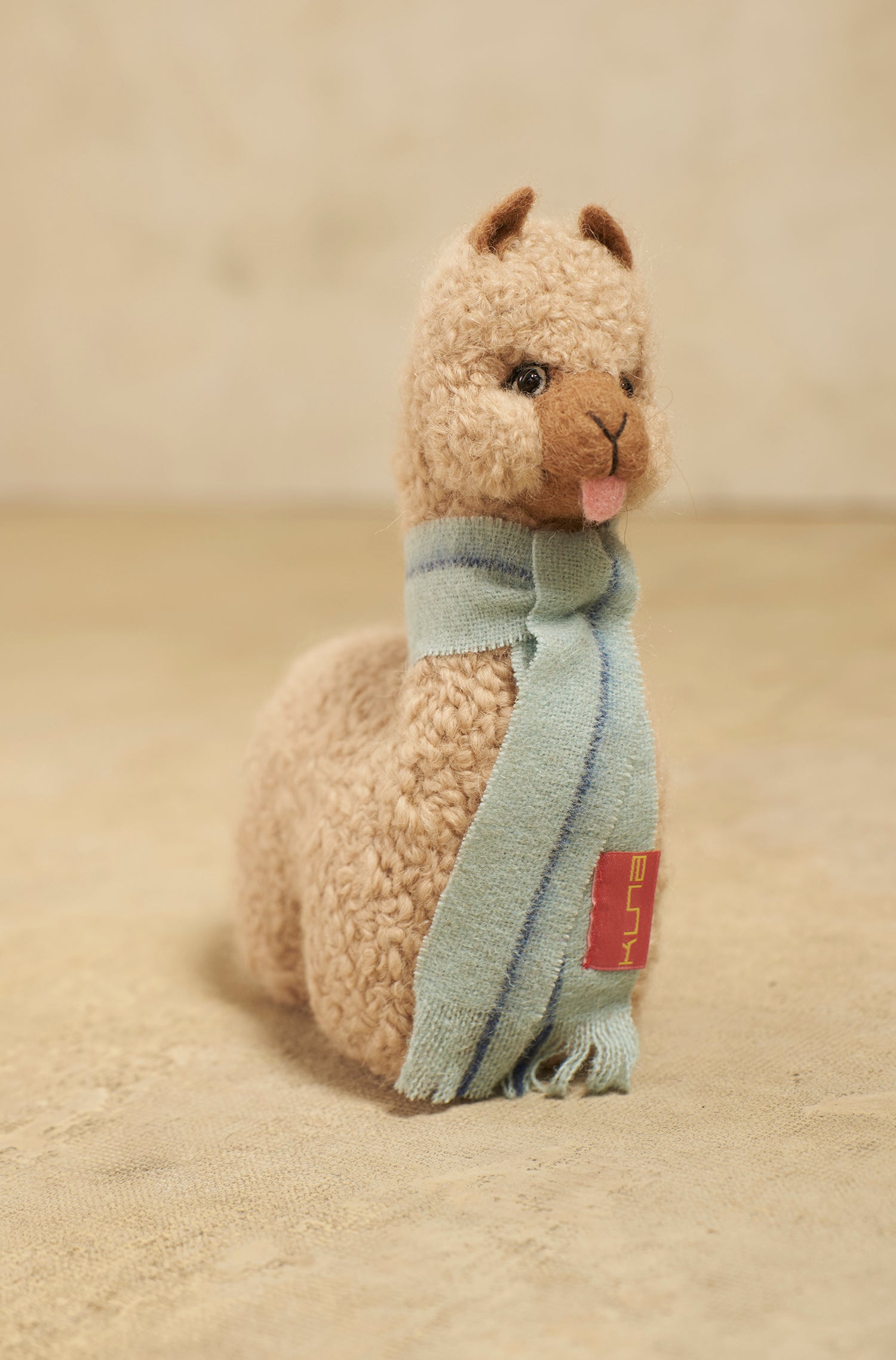 Peluche animal QÓNI GRANDE décoration en laine d'alpaga 19,5 cm
