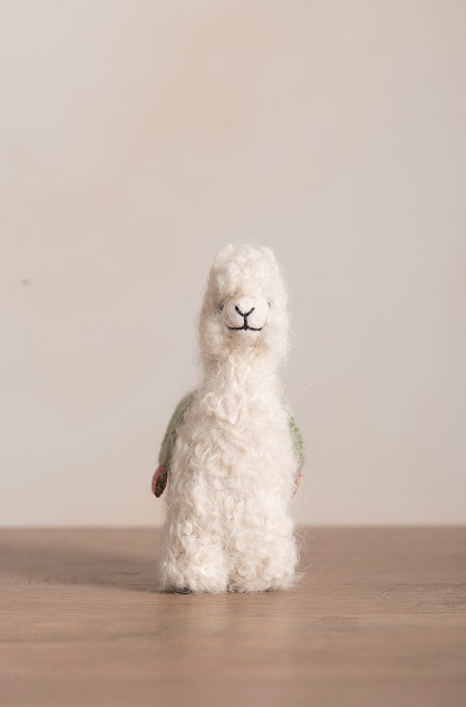 Peluche décoration animal alpaga en laine QÓNI MEDIANO 11cm